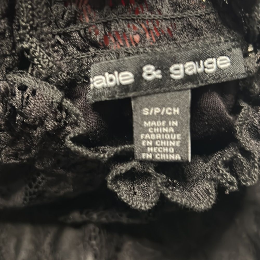 CABLE & GAUGE High Top Neck Lace - Picture 3 of 6